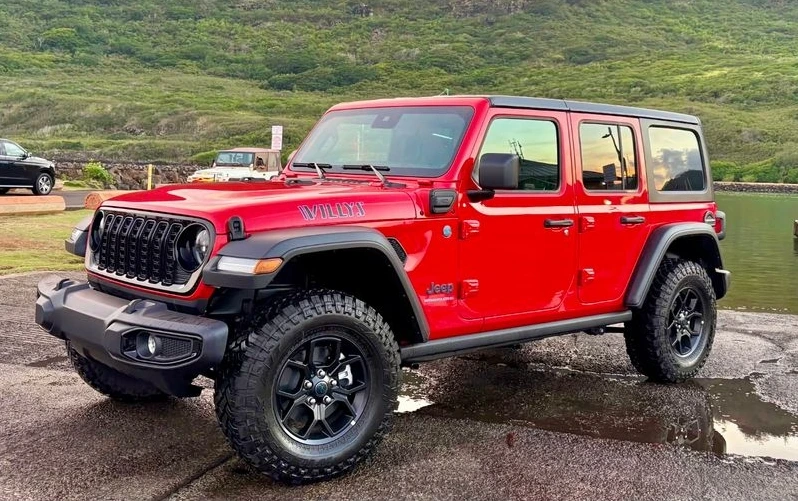 Pink Jeep Wrangler Sport Tuscadero on a Kauai beach — Hawaii Lifted Jeep Rentals